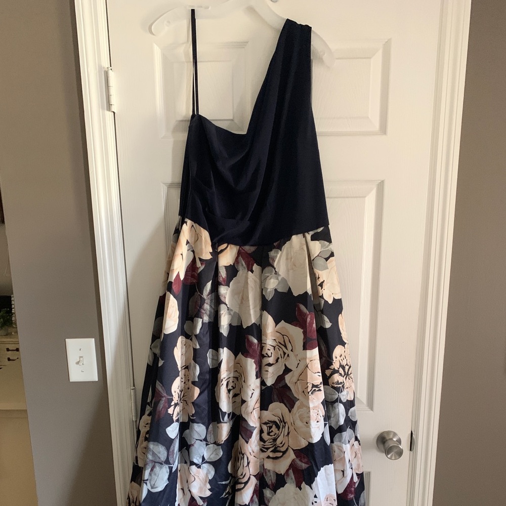 Formal dress, size 16 no alterations